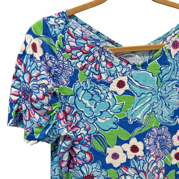 Lilly Pulitzer XL Floral V-Neck Top Leila May Floral 100% Cotton Blue/Green Shor - Picture 2 of 4